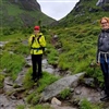 Hennie Engedal Lindøe og Eirik Sønstevold er masterstudenter i naturbasert reiseliv ved NMBU og har valgt å skrive masteroppgave om turisme og avfallshåndtering i Lofotodden nasjonalpark. Foto: Rose Keller, NINA  